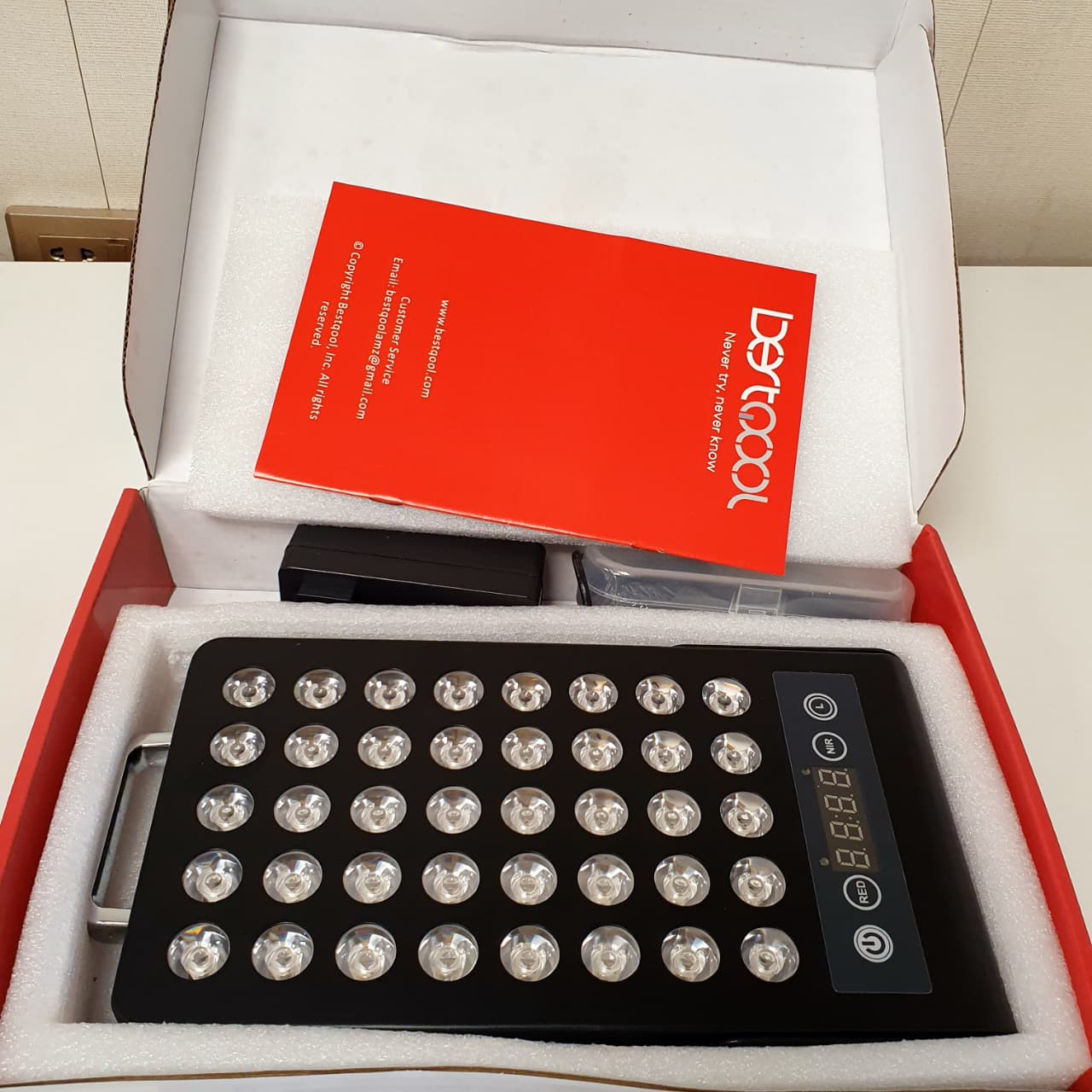 BestQool Red Light Therapy device